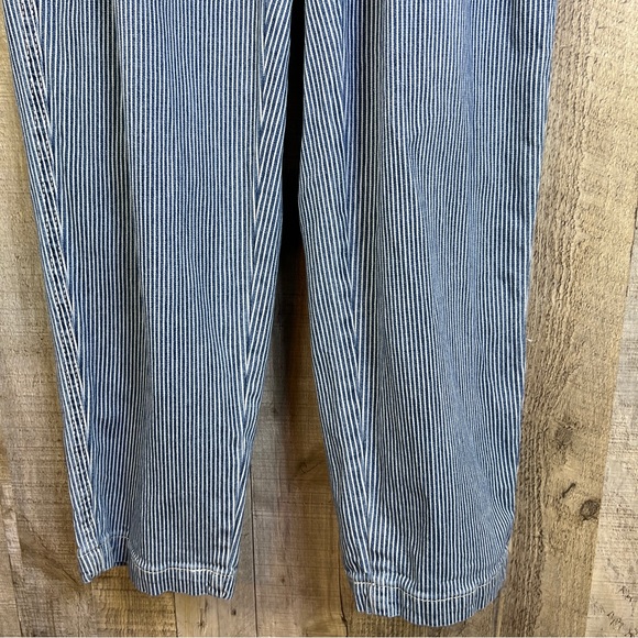 Universal Threads Size 4 Blue White Striped Straight Leg Cropped Paper B… - Picture 2 of 11